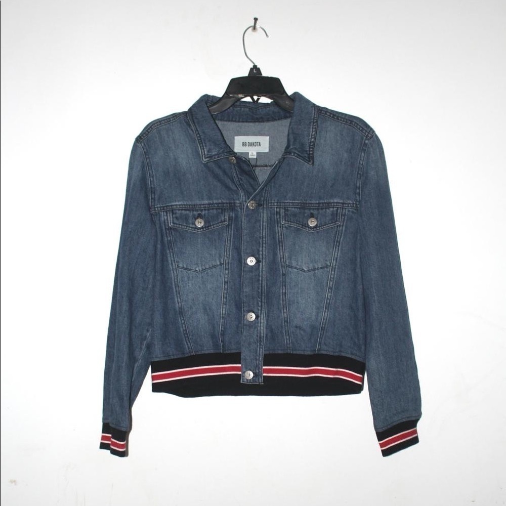 Brand new with tags cute and stylish BB Dakota cropped jeans jacket size Large